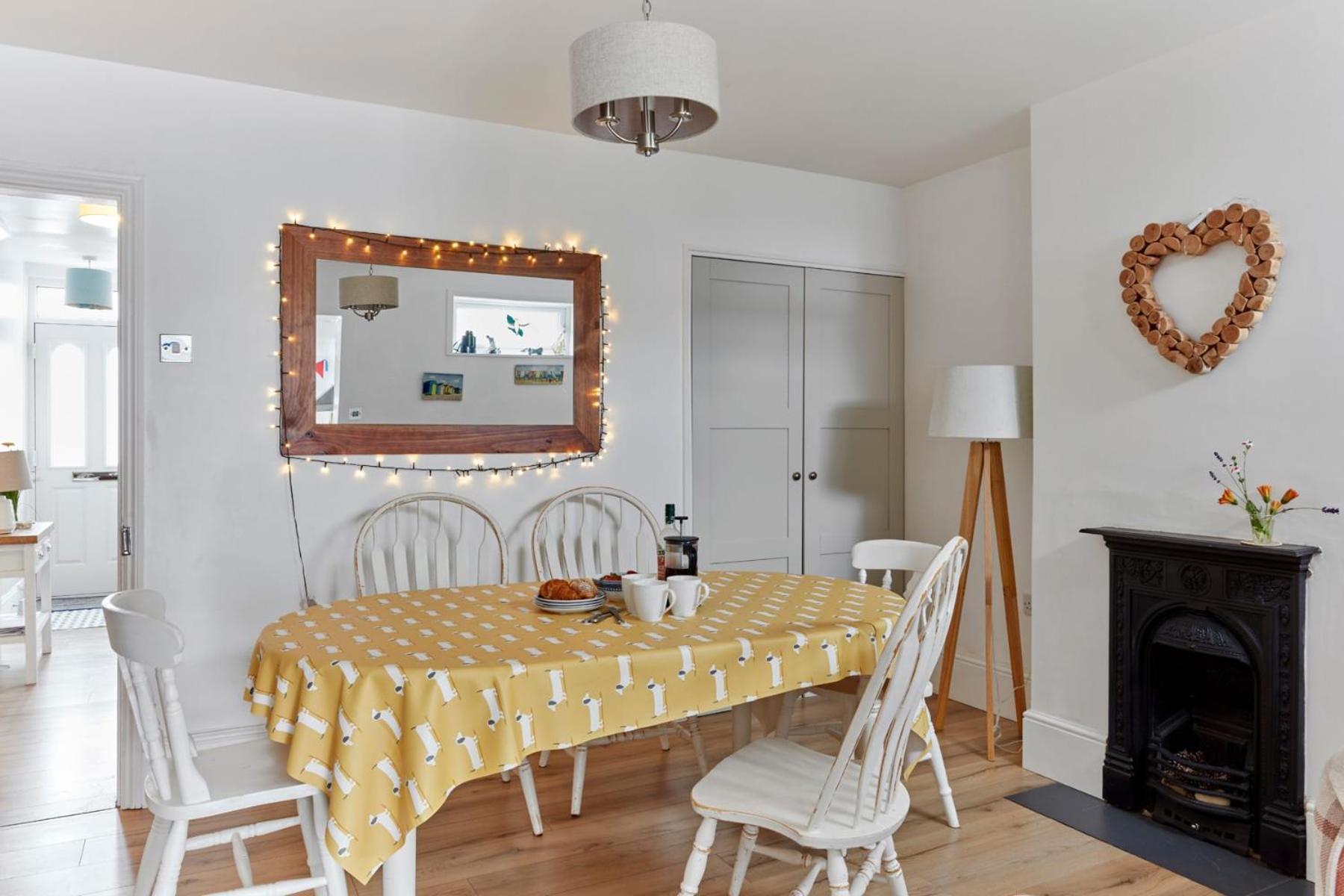 Spacious Coastal Cottage Close To Beach - Bailey Cottage Deal Eksteriør billede